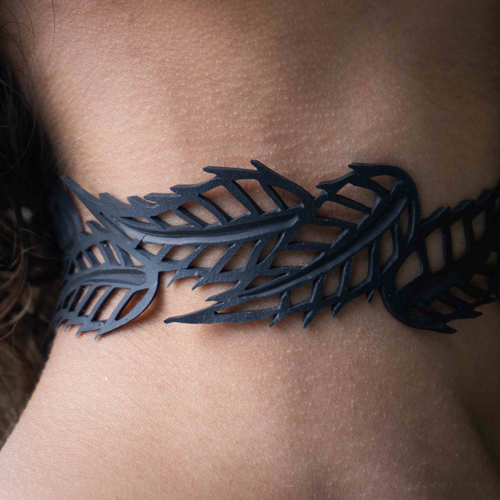 Spring Vegan Black Leaf Choker-3